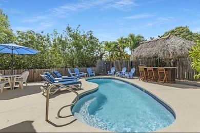 4/2 renovated waterfront home boasts private pool-new cutting - photo 4