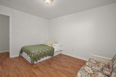Beautifully refreshed single-level home in the amenity-rich - photo 35