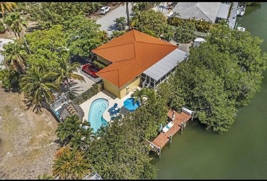4/2 renovated waterfront home boasts private pool-new cutting - photo 7