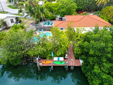 4/2 renovated waterfront home boasts private pool-new cutting - photo 8