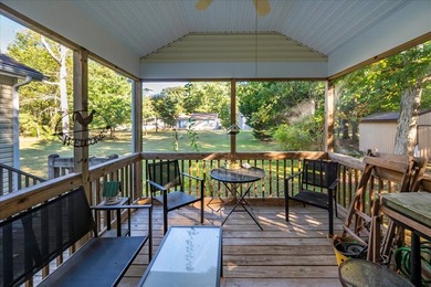 Beautifully refreshed single-level home in the amenity-rich - photo 38