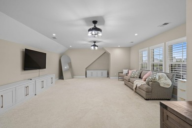 Welcome to this exceptional 4-bedroom, 3.5-bathroom home - photo 42