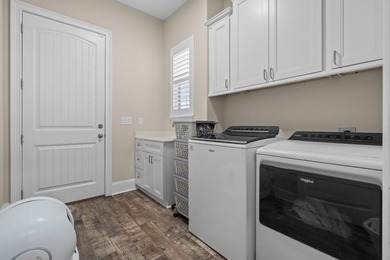 Welcome to this exceptional 4-bedroom, 3.5-bathroom home - photo 46