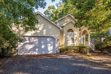 Beautifully refreshed single-level home in the amenity-rich - photo 46
