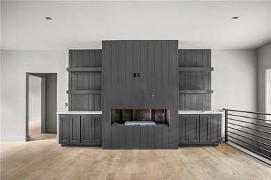 In addition to the over-sized double decks, a split floor plan - photo 5