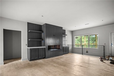 In addition to the over-sized double decks, a split floor plan - photo 8