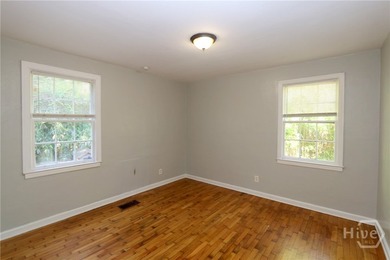 PRICED AT BELOW MARKET VALUE! Enchanting 2-bedroom, 1-bath - photo 21