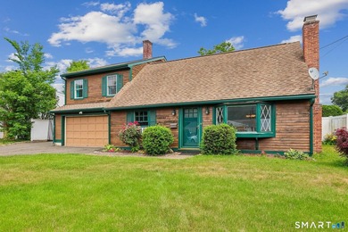 Welcome to 21 Friendly Road in Norwalk's sought-after Wolfpit - photo 23
