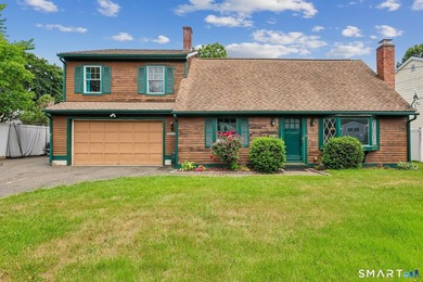 Welcome to 21 Friendly Road in Norwalk's sought-after Wolfpit - photo 24