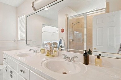 Discover a charming corner unit townhome located in Pensacola - photo 25