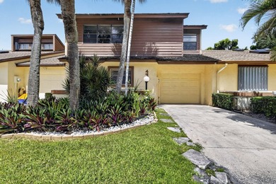 Stylish updates, modern finishes, 2019 Roof and an unbeatable - photo 1