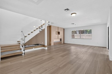 Stylish updates, modern finishes, 2019 Roof and an unbeatable - photo 2