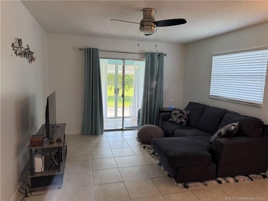 Welcome to carefree South Florida living! This charming one - photo 4
