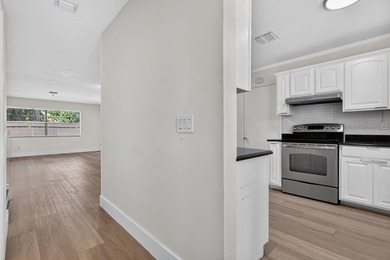 Stylish updates, modern finishes, 2019 Roof and an unbeatable - photo 4