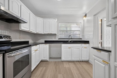 Stylish updates, modern finishes, 2019 Roof and an unbeatable - photo 6
