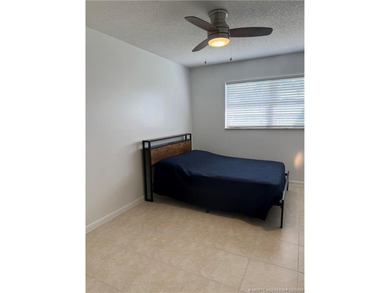 Welcome to carefree South Florida living! This charming one - photo 8