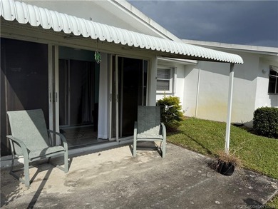Welcome to carefree South Florida living! This charming one - photo 10