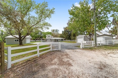 Spectacular tip-lot riverfront property with over 200 feet of - photo 4