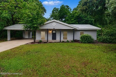 Completely renovated and move-in ready, this stunning 3-bedroom - photo 1
