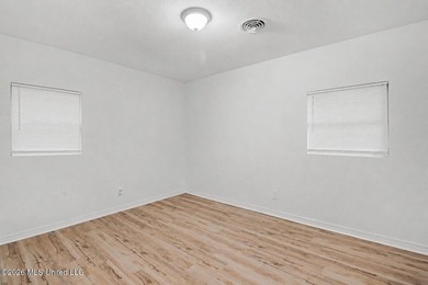 Completely renovated and move-in ready, this stunning 3-bedroom - photo 6