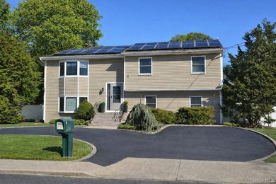 (private lake, pond, coastal) Home For Sale in Selden New York