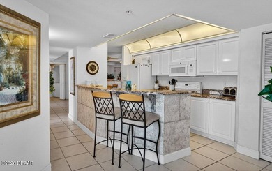 Perched on the 17th floor in the highly sought-after south end - photo 17