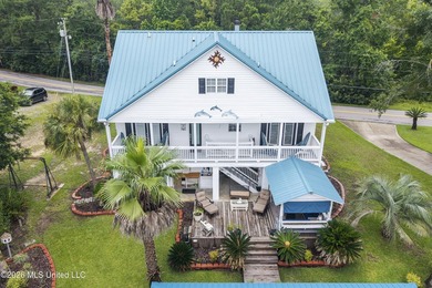 WATERFRONT LIVING AT ITS FINEST! Situated on the beautiful - photo 2