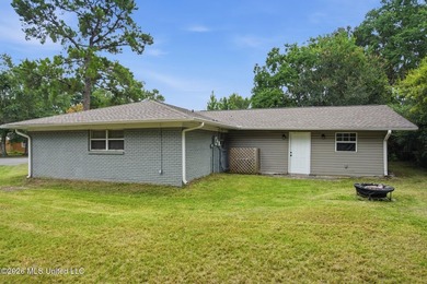 Beautifully updated 4-bedroom, 2-bath brick home with a - photo 33