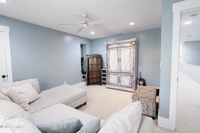 LOWCOUNTRY LIVING AT ITS BEST! This beautifully maintained - photo 17