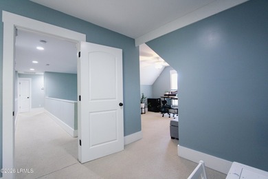 LOWCOUNTRY LIVING AT ITS BEST! This beautifully maintained - photo 18