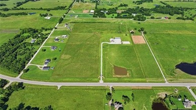 If you've been looking for acreage with room to spread out, this - photo 42