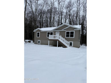 Roaming Woods Lake Home For Sale in Lake Ariel Pennsylvania