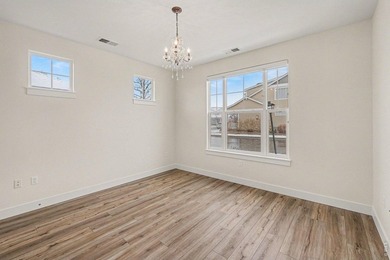 Hard to find, well cared for MacKenzie Place cottage that backs