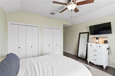 BACK ON MARKET, no fault of seller! Spacious 4-bedroom, 2-bath - photo 11