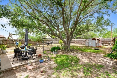 BACK ON MARKET, no fault of seller! Spacious 4-bedroom, 2-bath - photo 13