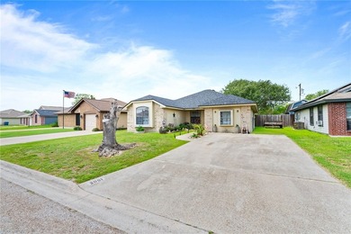 BACK ON MARKET, no fault of seller! Spacious 4-bedroom, 2-bath - photo 16