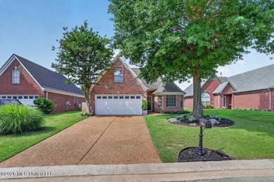 Welcome to this beautifully maintained 4 bedroom, 2 bathroom - photo 2