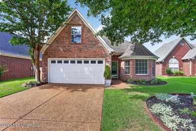Welcome to this beautifully maintained 4 bedroom, 2 bathroom - photo 3