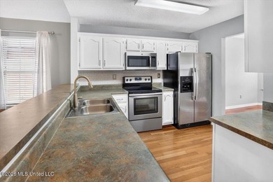 Welcome to this beautifully maintained 4 bedroom, 2 bathroom - photo 7