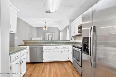 Welcome to this beautifully maintained 4 bedroom, 2 bathroom - photo 8