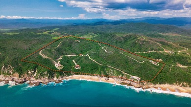 Perched on a dramatic bluff above the Pacific Ocean, MARALUZ is - photo 2