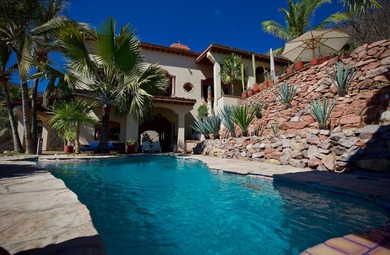 Perched on a dramatic bluff above the Pacific Ocean, MARALUZ is - photo 7