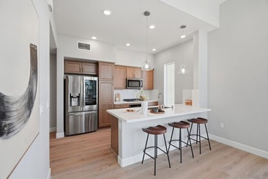 Top-floor, corner-unit penthouse in Communications Hill, 3 bed - photo 8