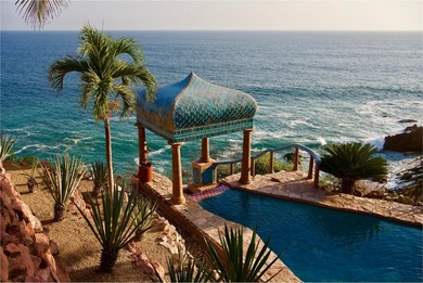 Perched on a dramatic bluff above the Pacific Ocean, MARALUZ is - photo 8