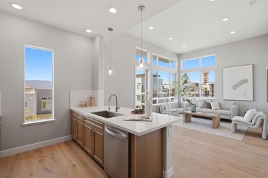 Top-floor, corner-unit penthouse in Communications Hill, 3 bed - photo 9