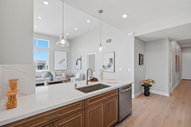 Top-floor, corner-unit penthouse in Communications Hill, 3 bed - photo 10