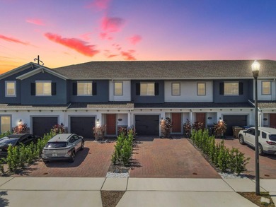 (private lake, pond, creek) Townhome/Townhouse For Sale in ST Cloud Florida