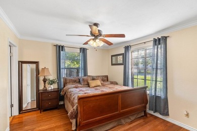 This fully furnished, move-in ready home features 3 bedrooms and - photo 12
