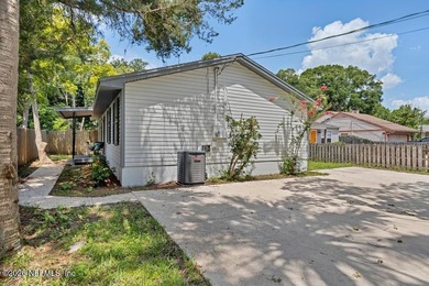 Explore this recently refreshed property in the Ravenswood area - photo 2