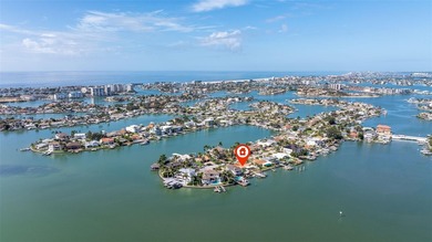 Welcome to this amazing waterfront home featuring 3 bedrooms, 2 - photo 1